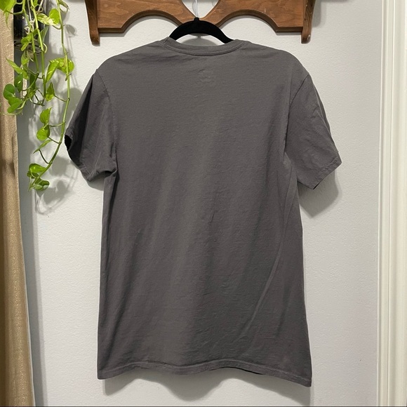 Walt Disney World Resort 2016 T-Shirt Cotton Gray Womens Medium M - Picture 3 of 7